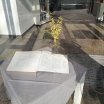 Ostergarten Bibeltisch von außen